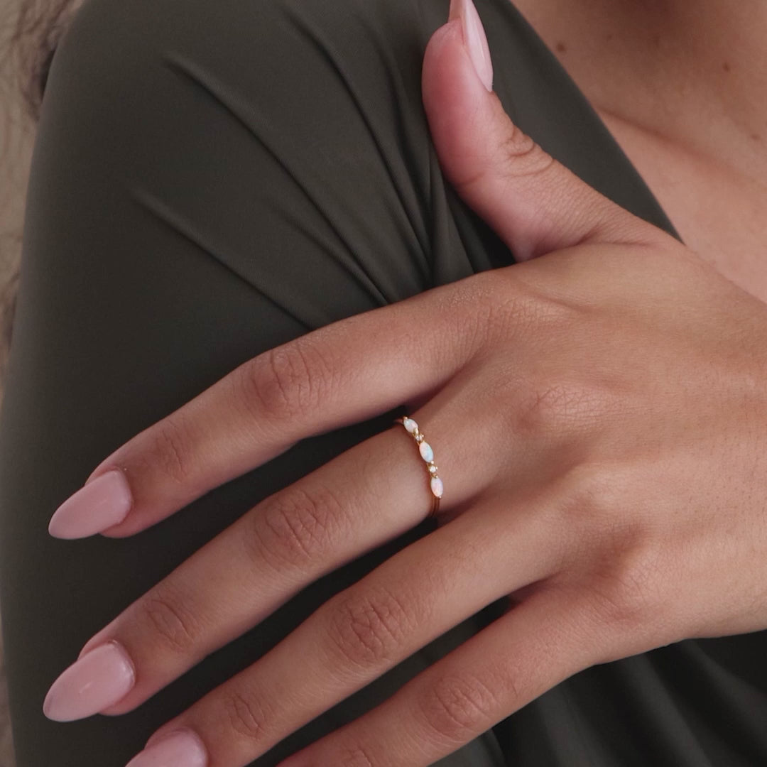 Alessia trio opal ring