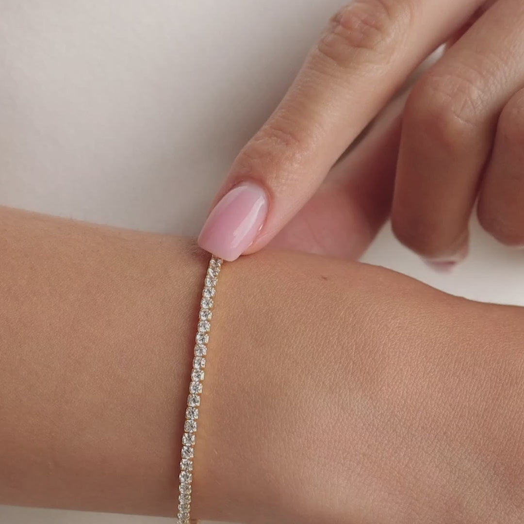 Classic diamond tennis bracelet