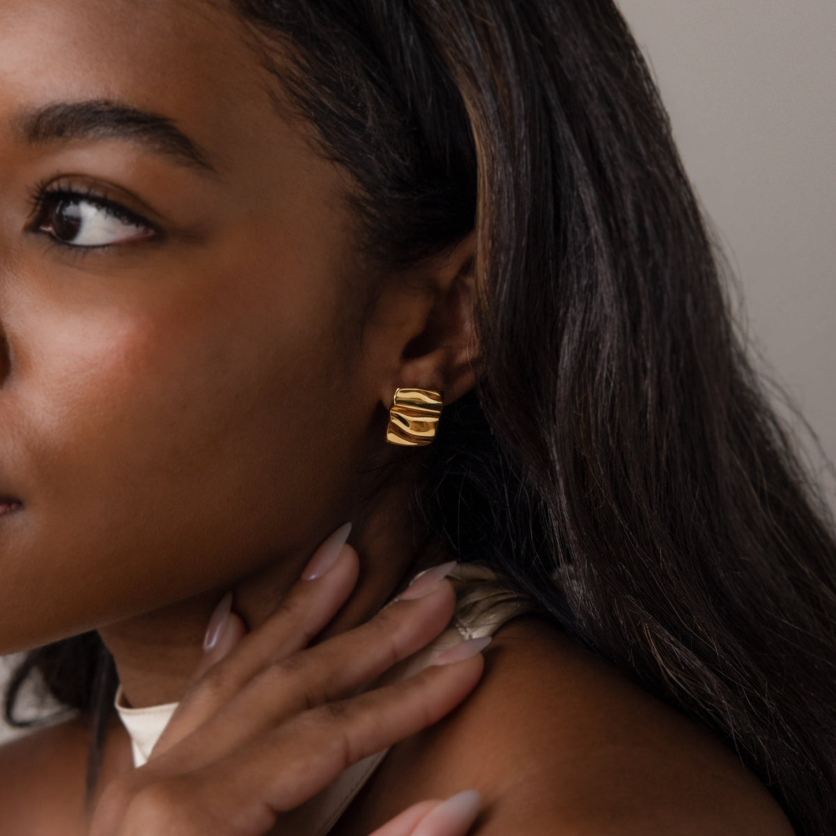 Bold square wave studs