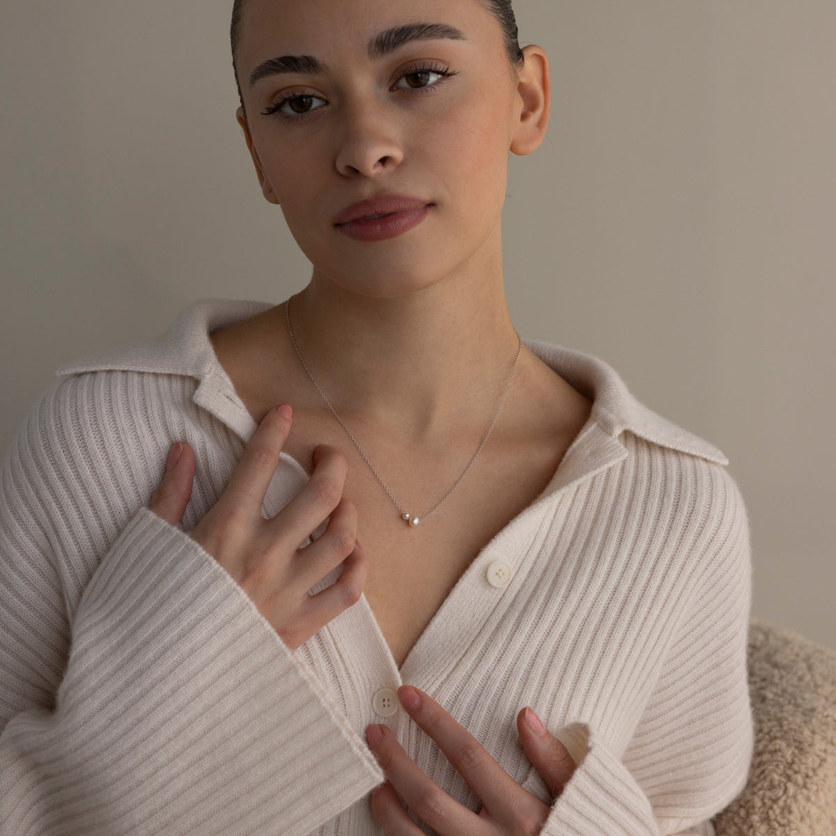 Dainty duo pearl necklace