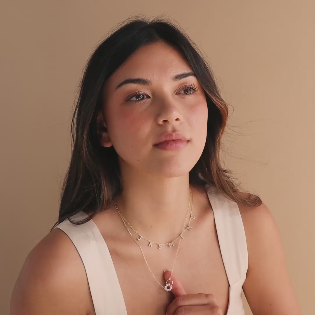 Interlocking pearl necklace
