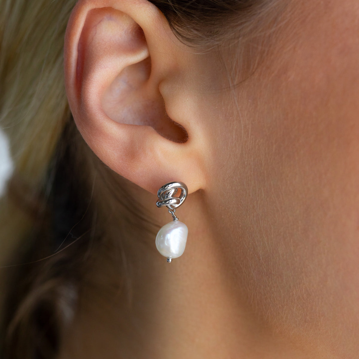 Knot pearl drop earrings