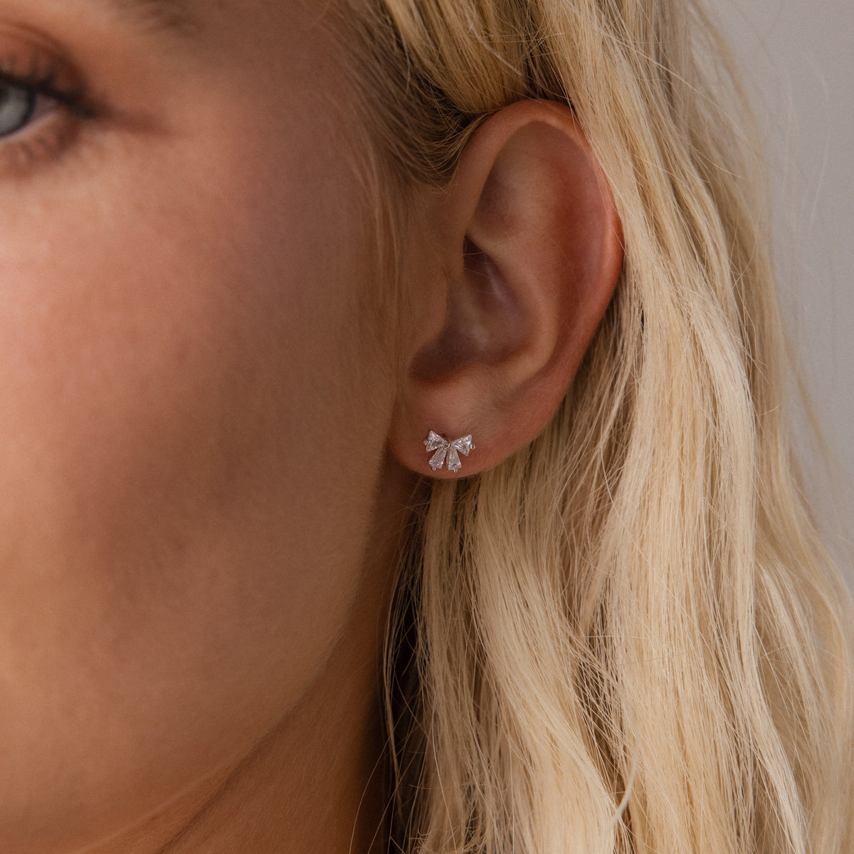 Diamond bow studs 4