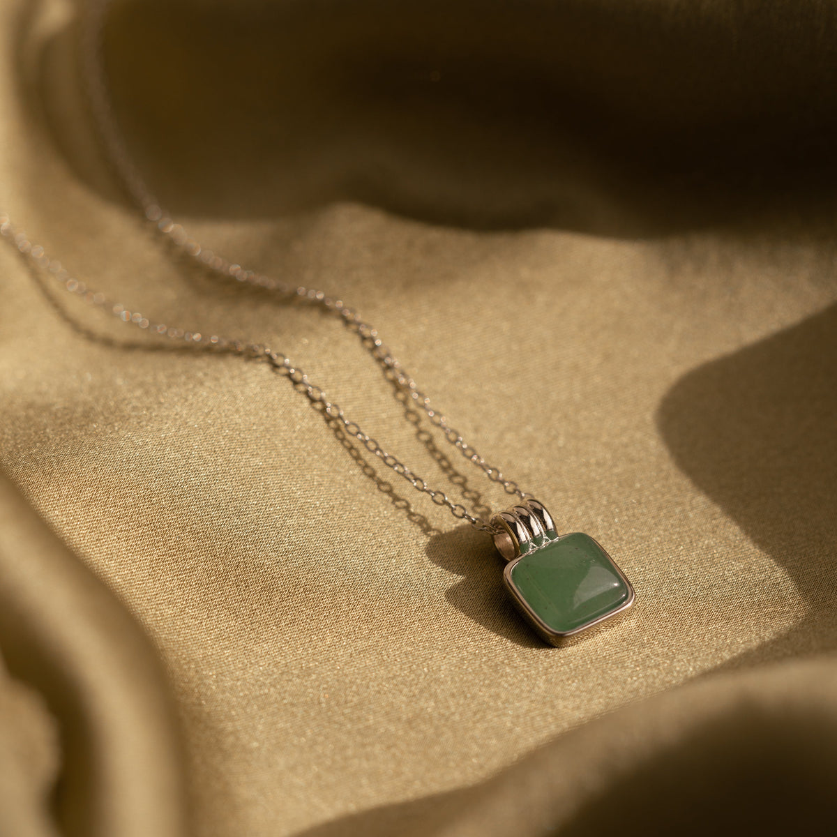 Jade pendant necklace