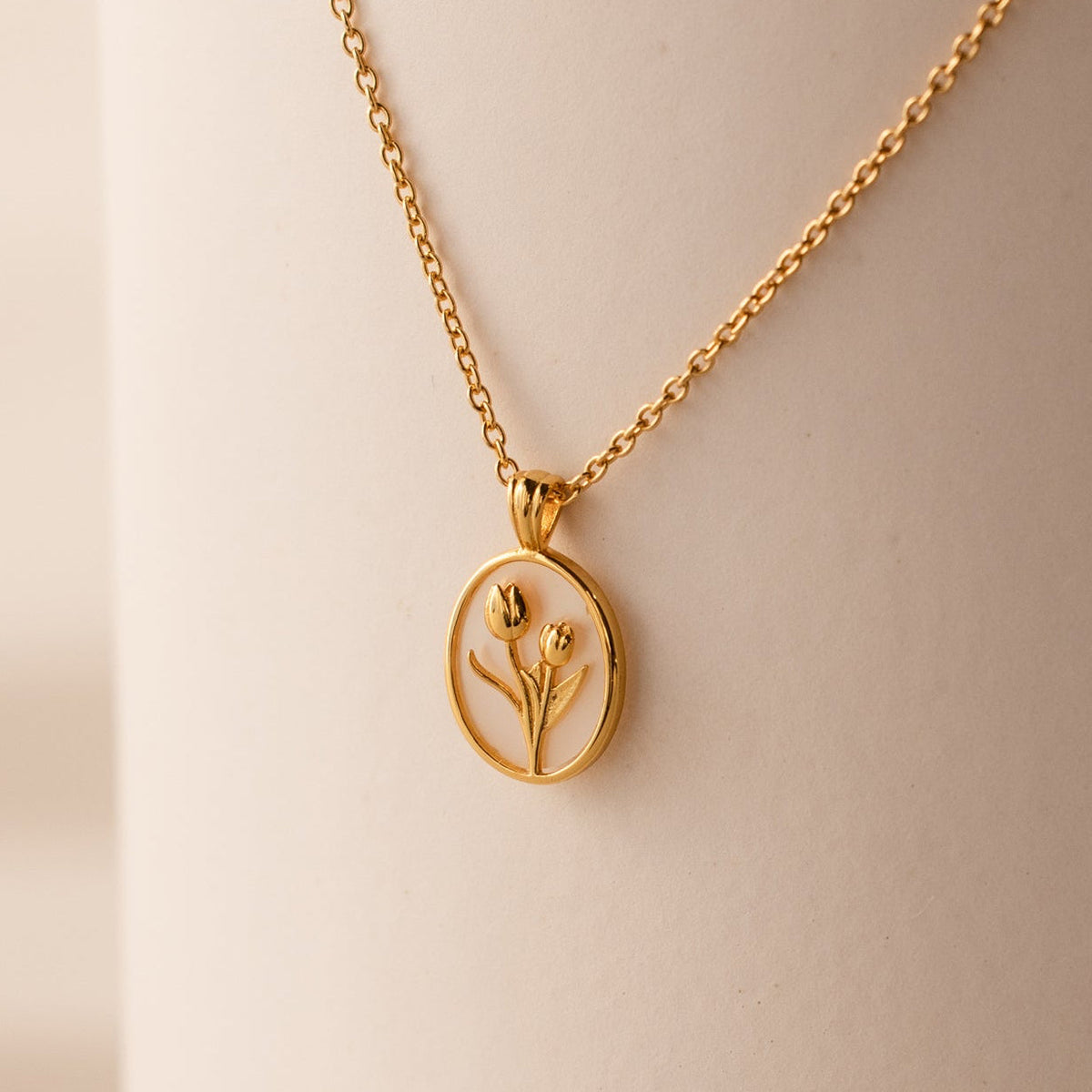 Pearl tulip necklace