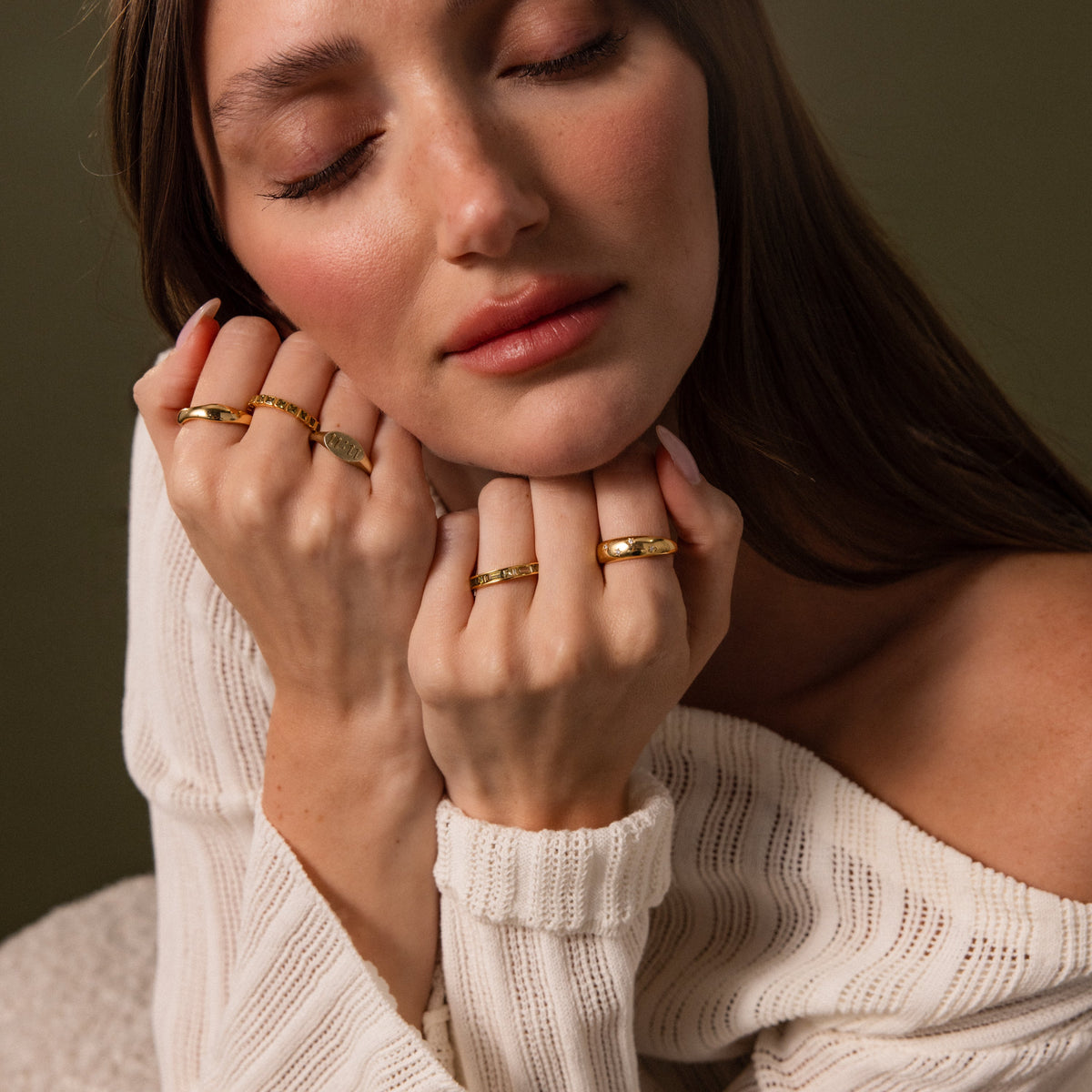 Peridot inlay eternity ring
