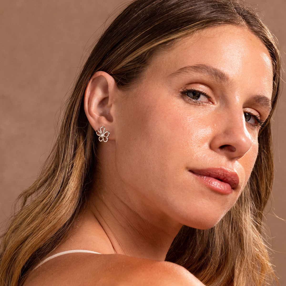 Lila flower pearl studs