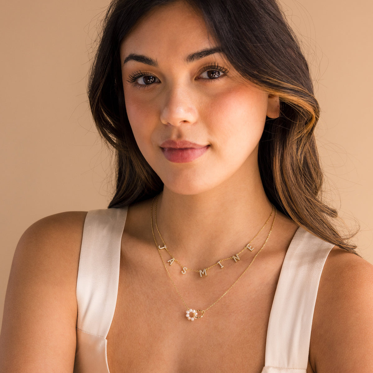 Interlocking pearl necklace