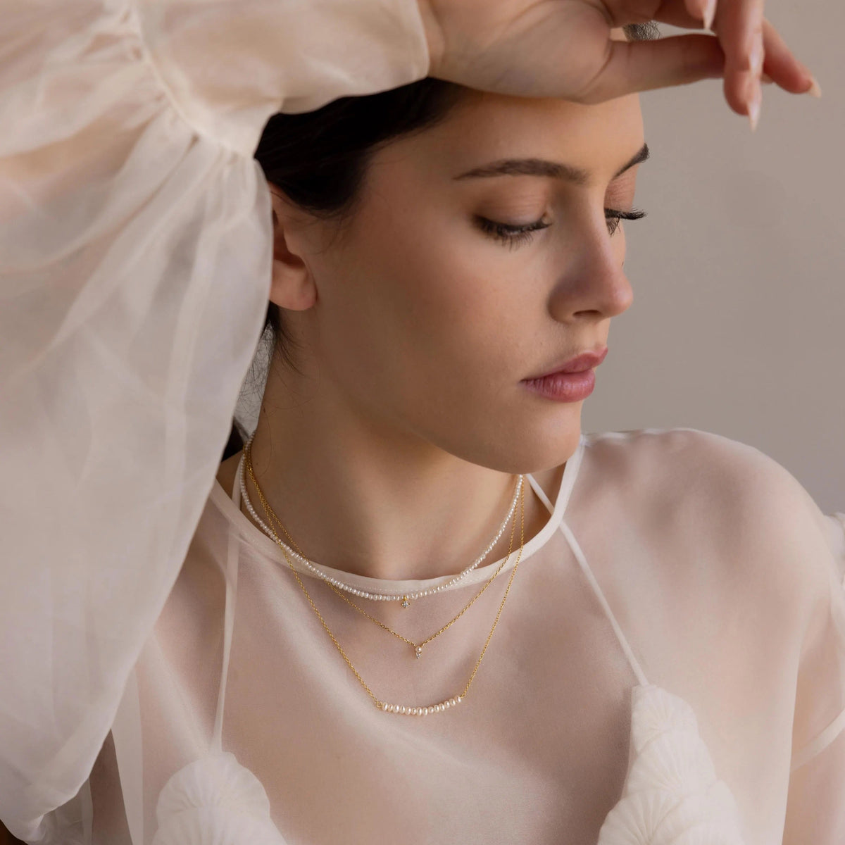 Pearl curve necklace
