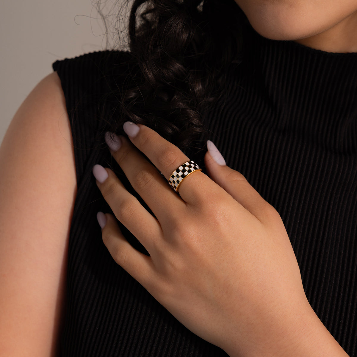 Thick checkered ring
