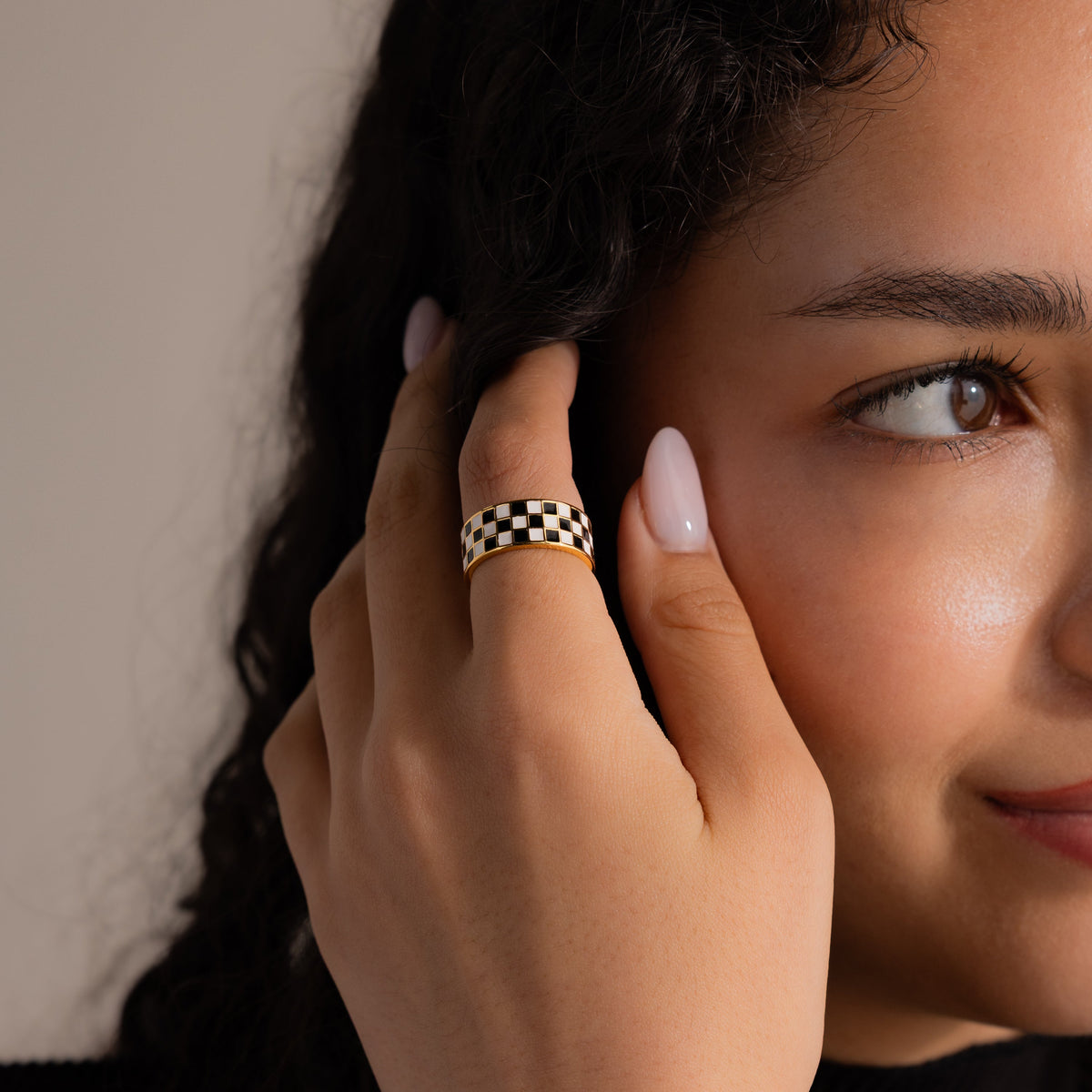 Thick checkered ring