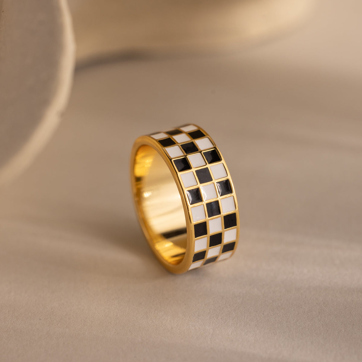 Thick checkered ring