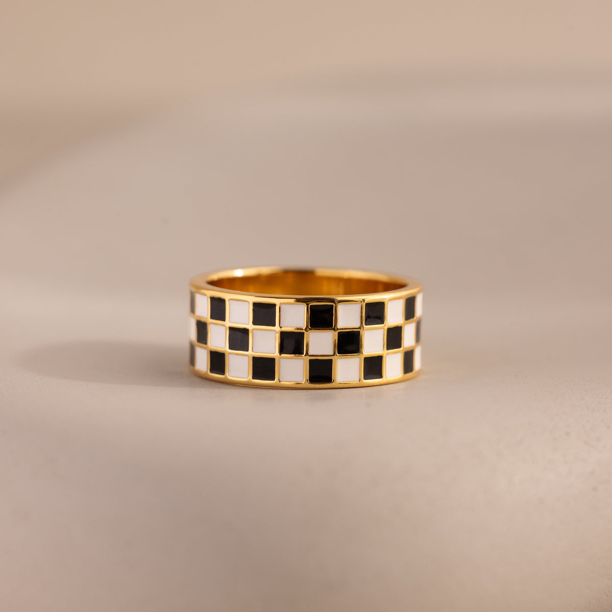 Thick checkered ring