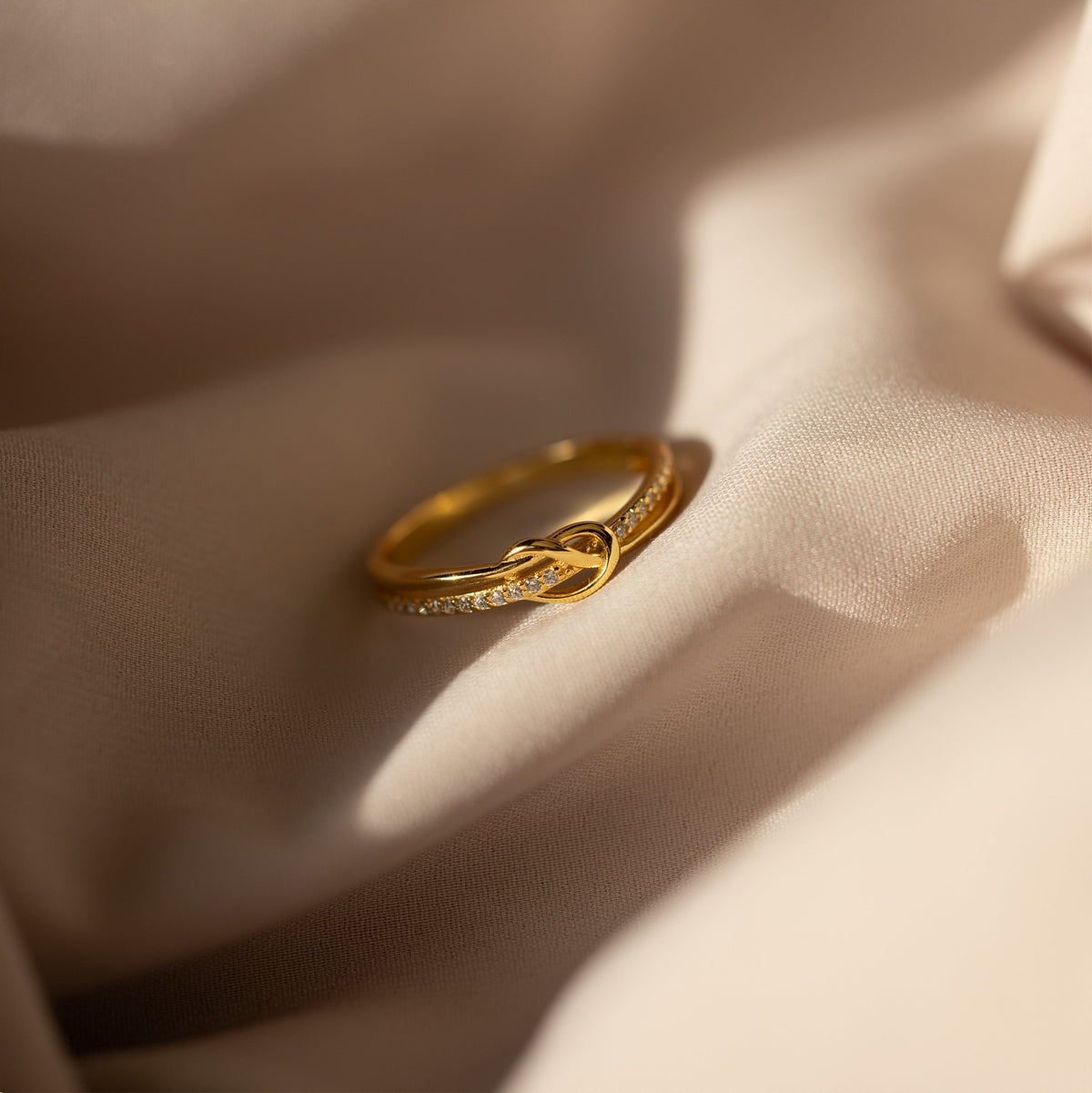 Pave knot ring