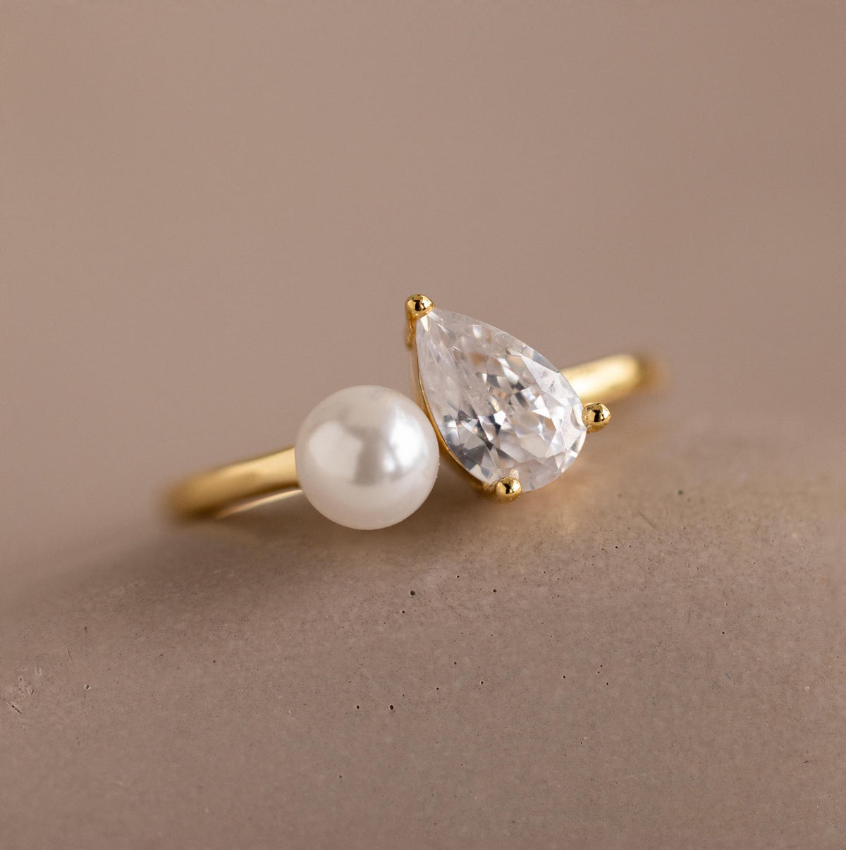 Pearl diamond ring