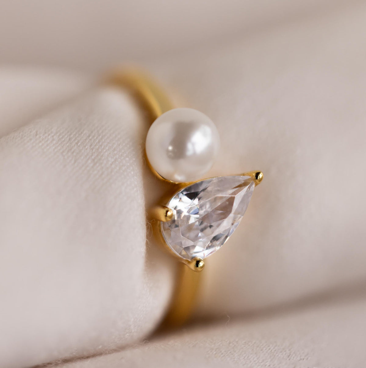 Pearl diamond ring