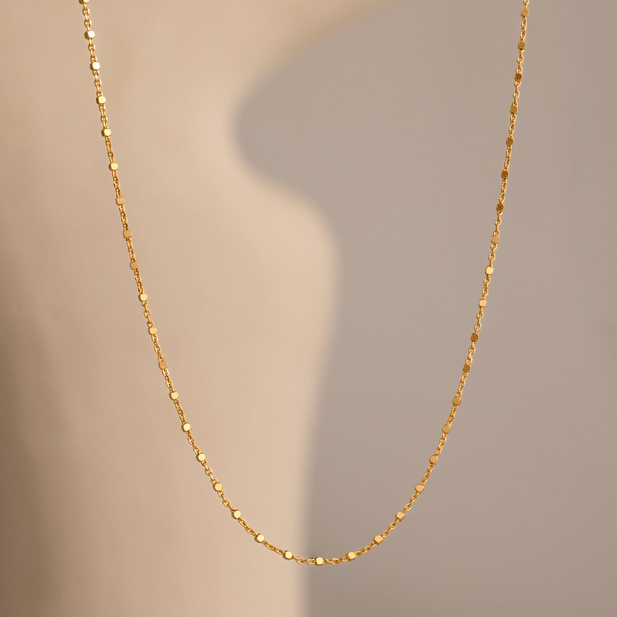 Dot station necklace