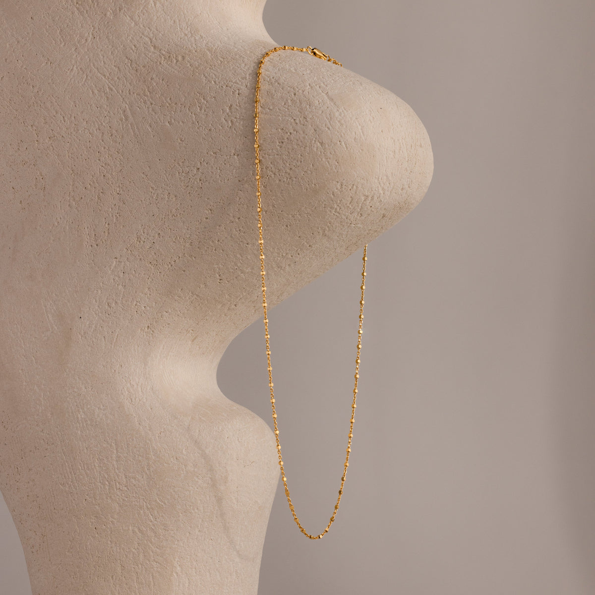 Dot station necklace