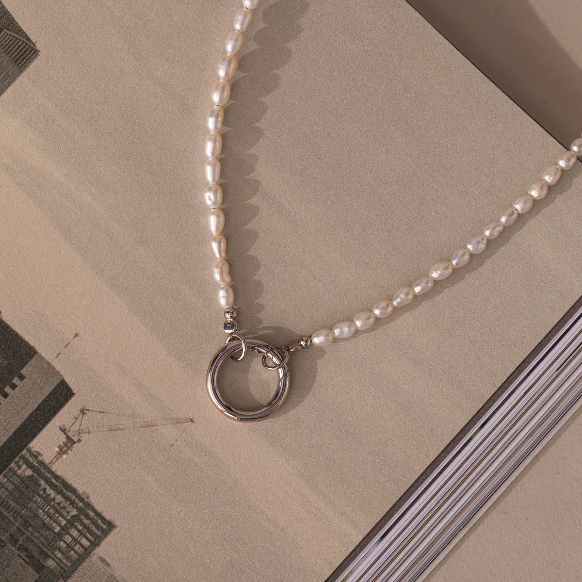 Pearl chain clasp necklace