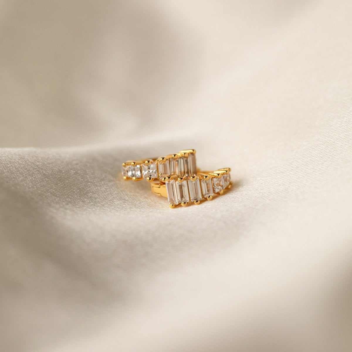 Art deco huggies