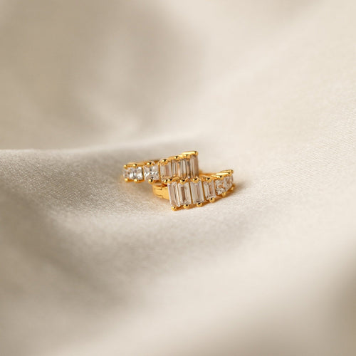 Art deco huggies