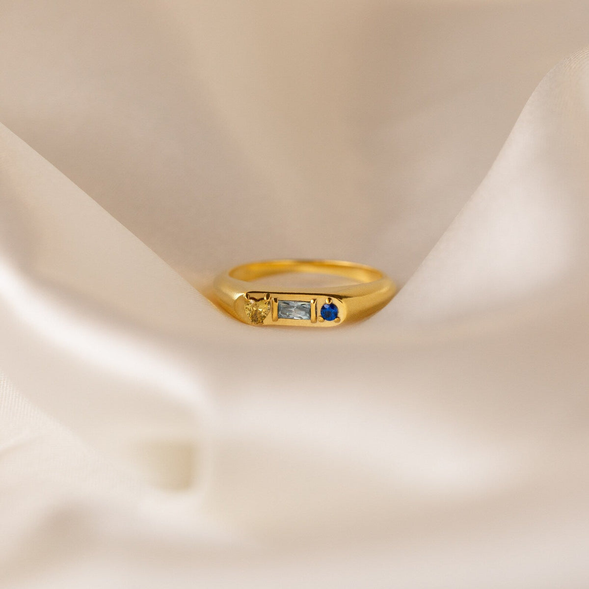 Birthstone signet ring with heart gemstone