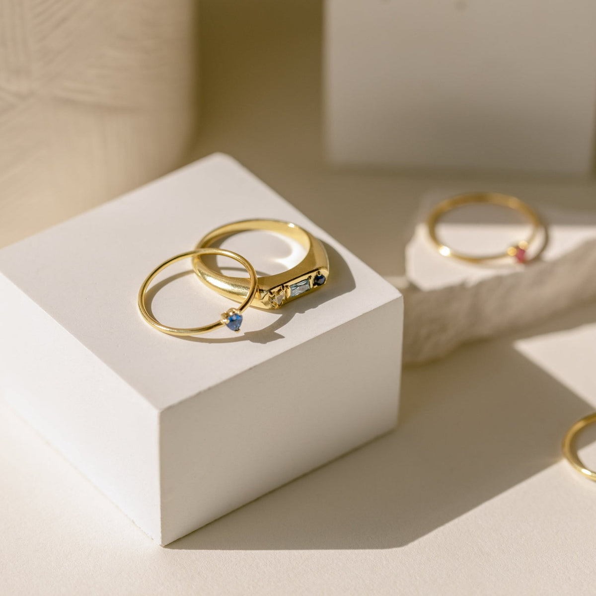 Birthstone signet ring with heart gemstone