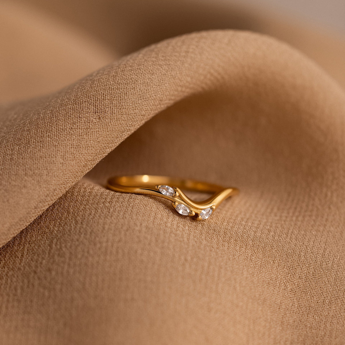 Marquise diamond curve ring