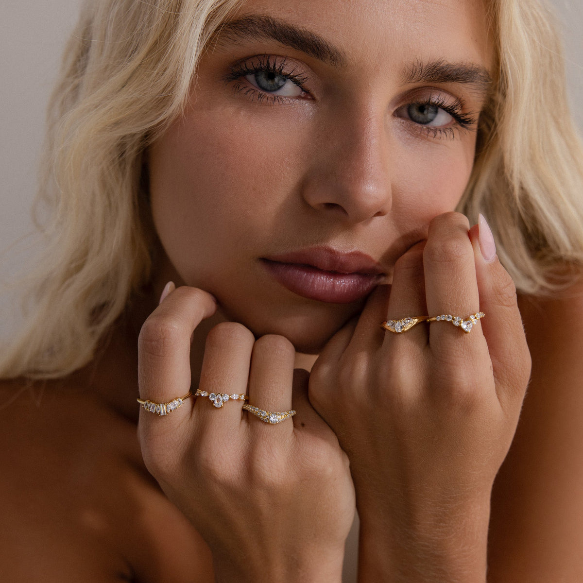 Pave diamond curve ring