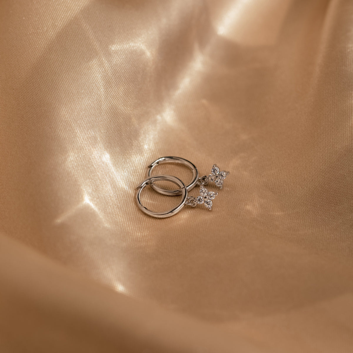 Diamond flower huggies