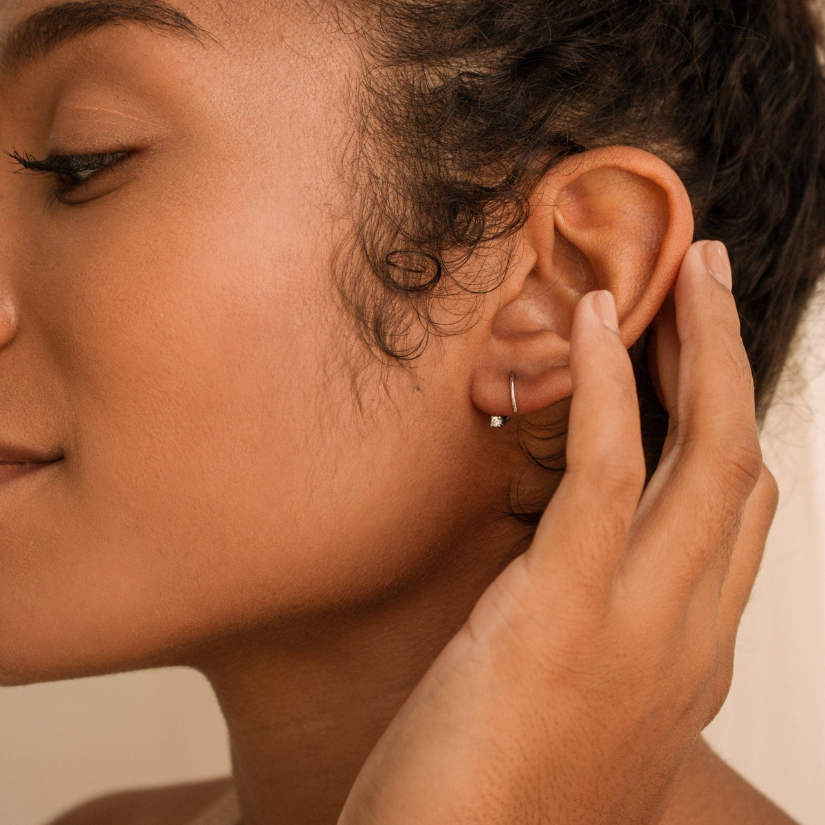 Jady wire diamond hoops