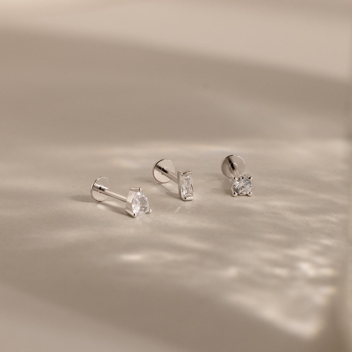 Mixed diamond flat back stud set