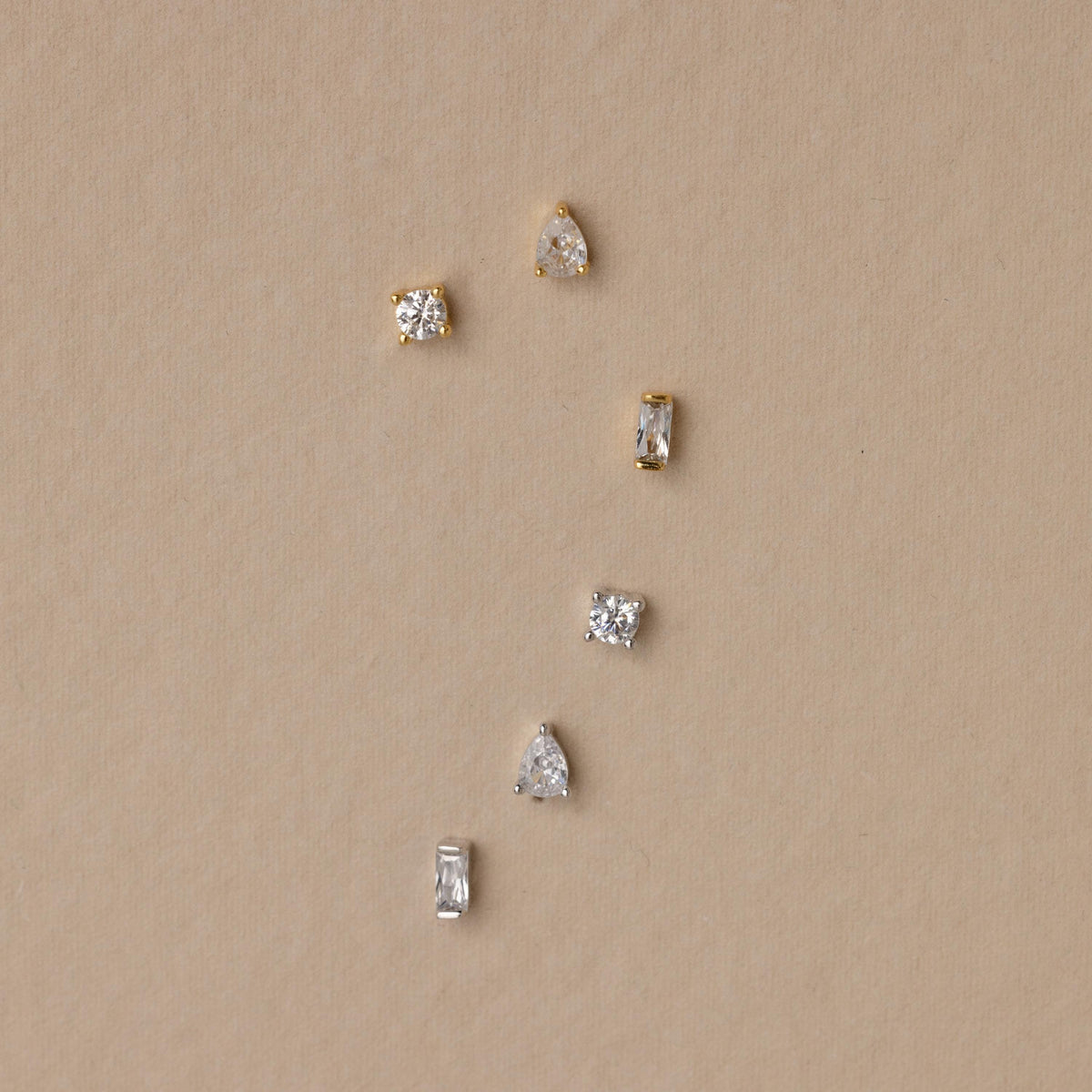 Mixed diamond flat back stud set