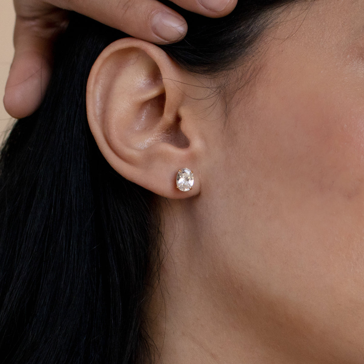 Oval diamond studs