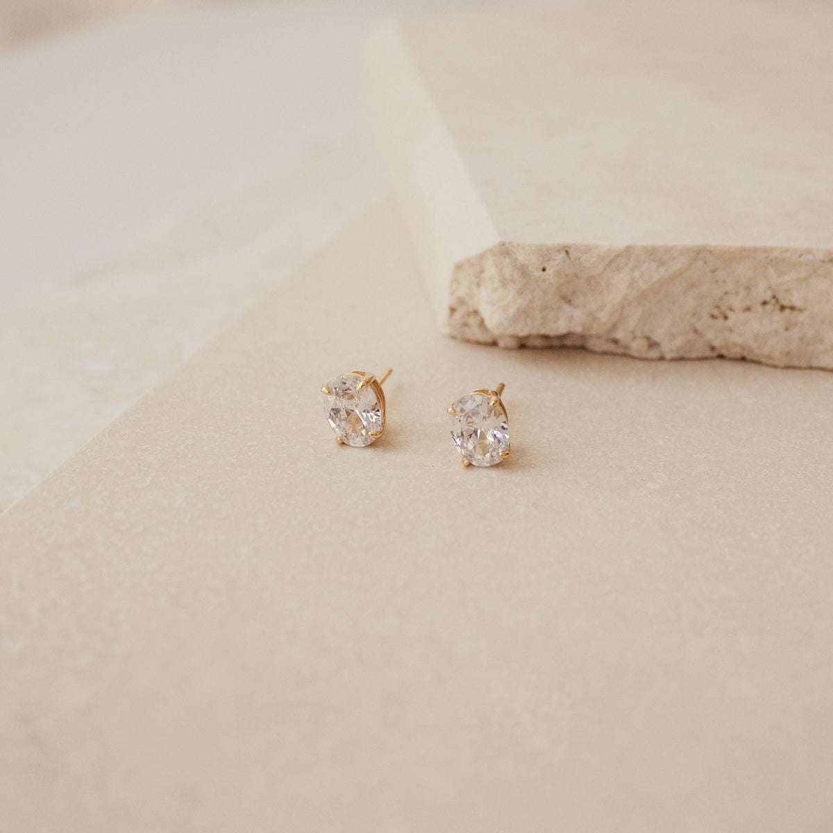Oval diamond studs