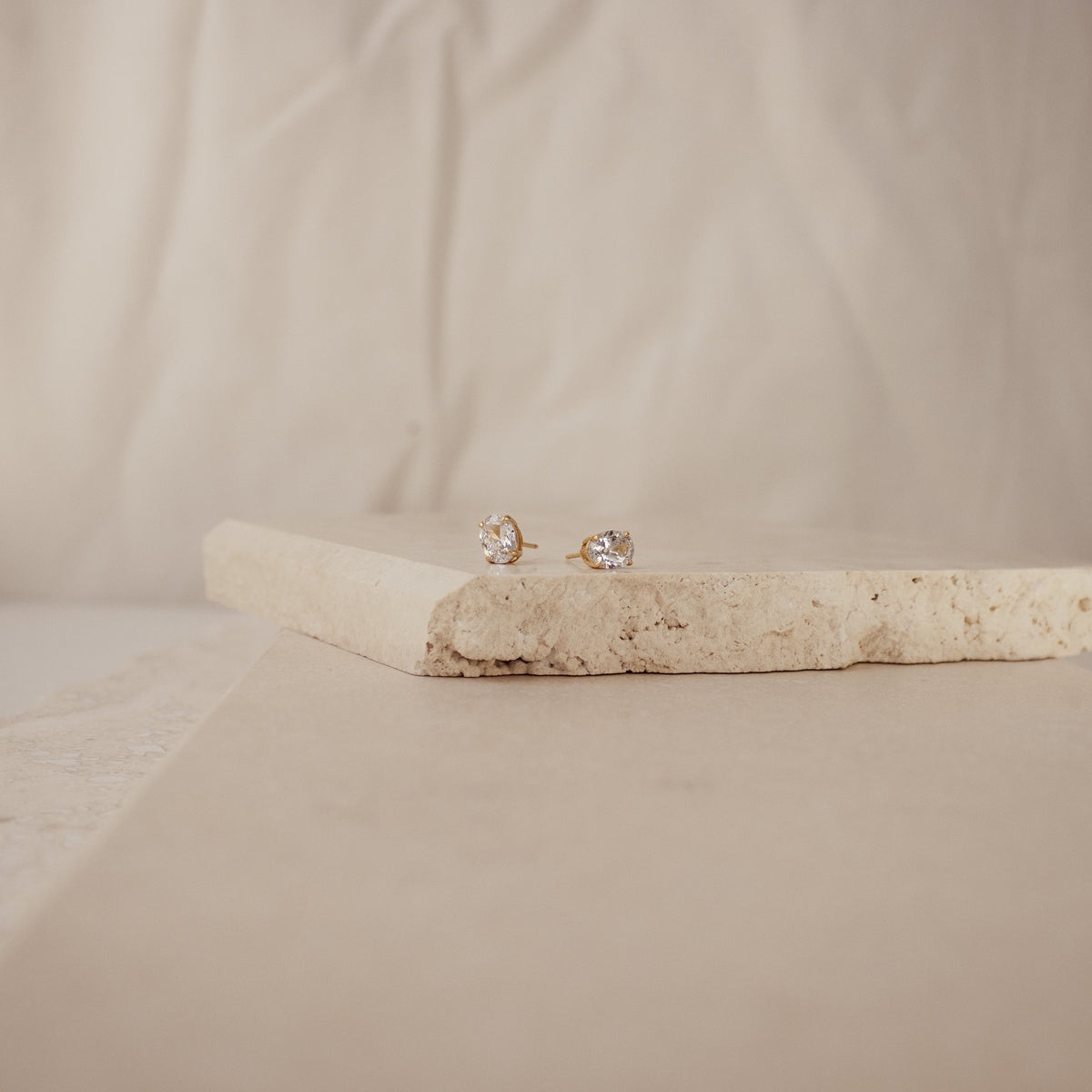 Oval diamond studs