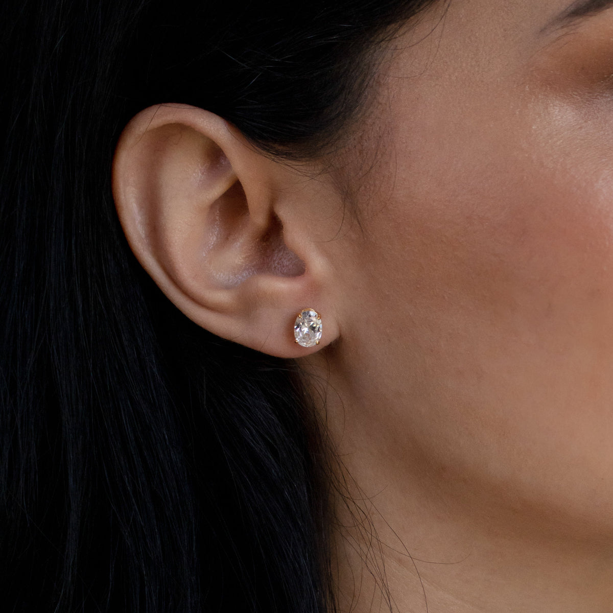 Oval diamond studs