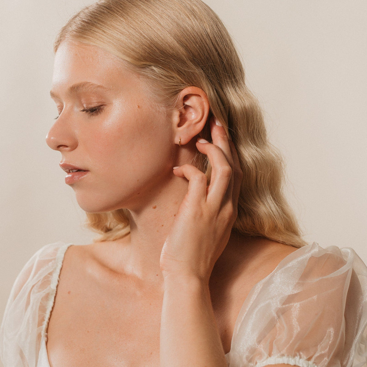 Pave cartilage mini huggies