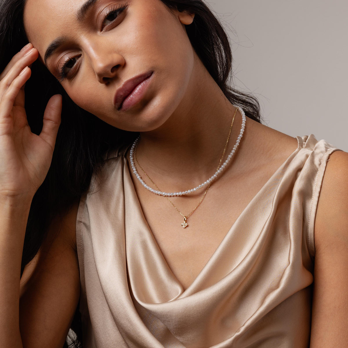 Rounded pearl flower necklace
