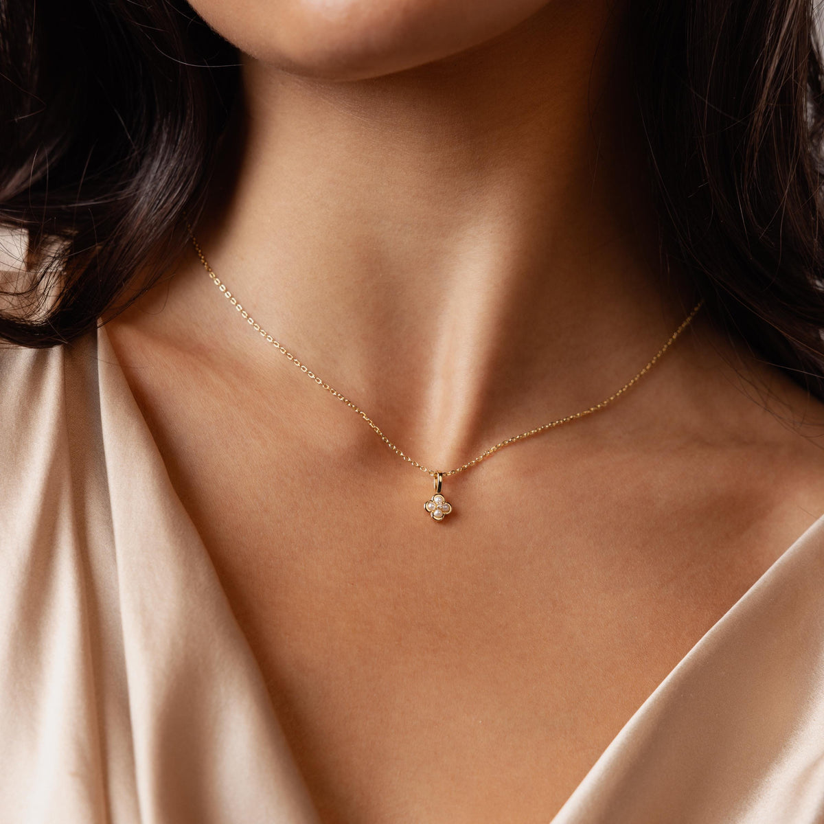 Rounded pearl flower necklace