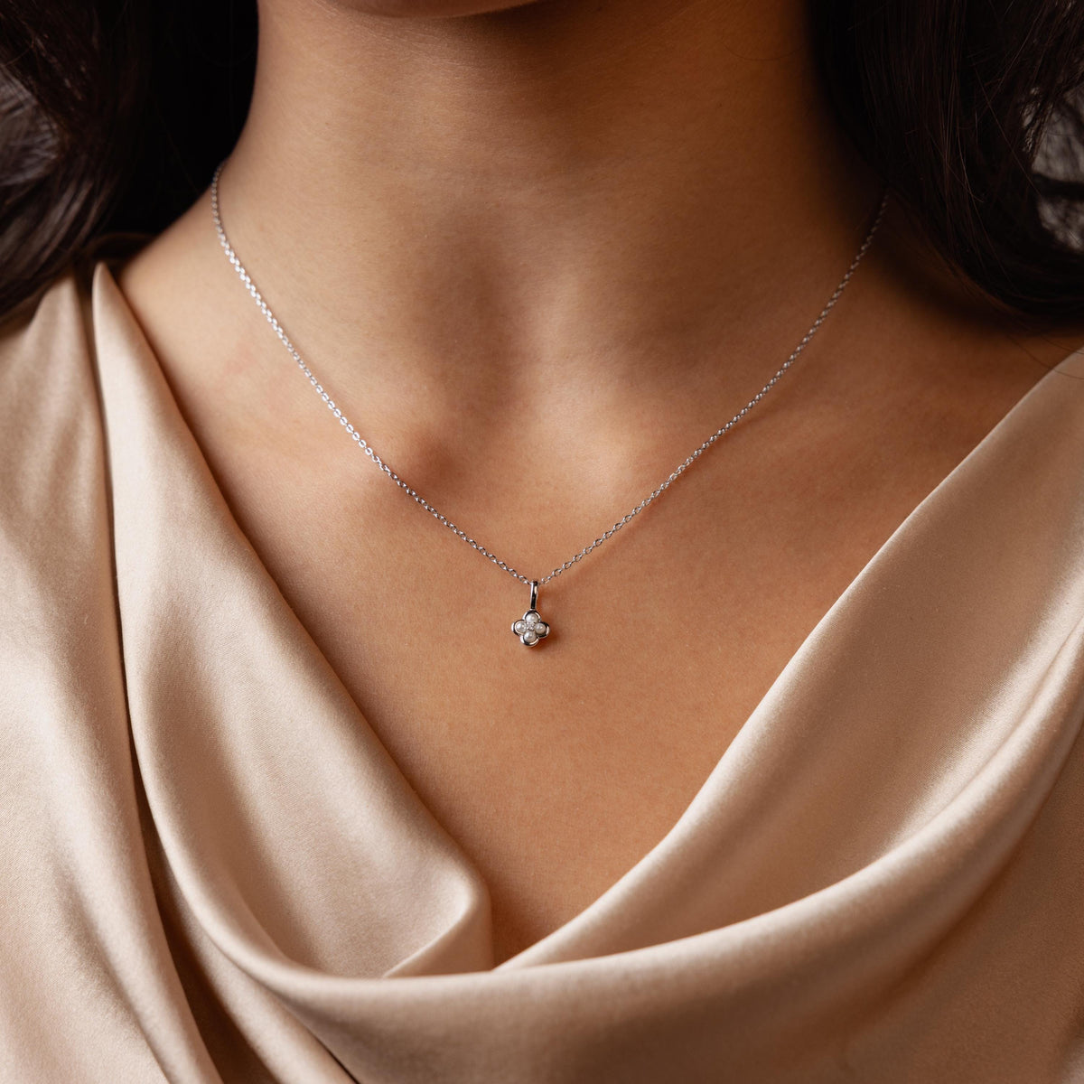 Rounded pearl flower necklace