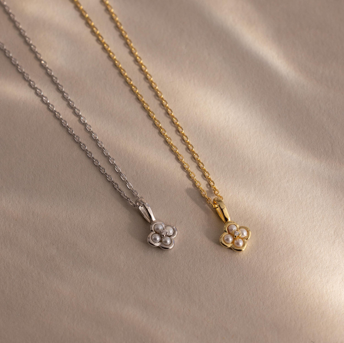 Rounded pearl flower necklace