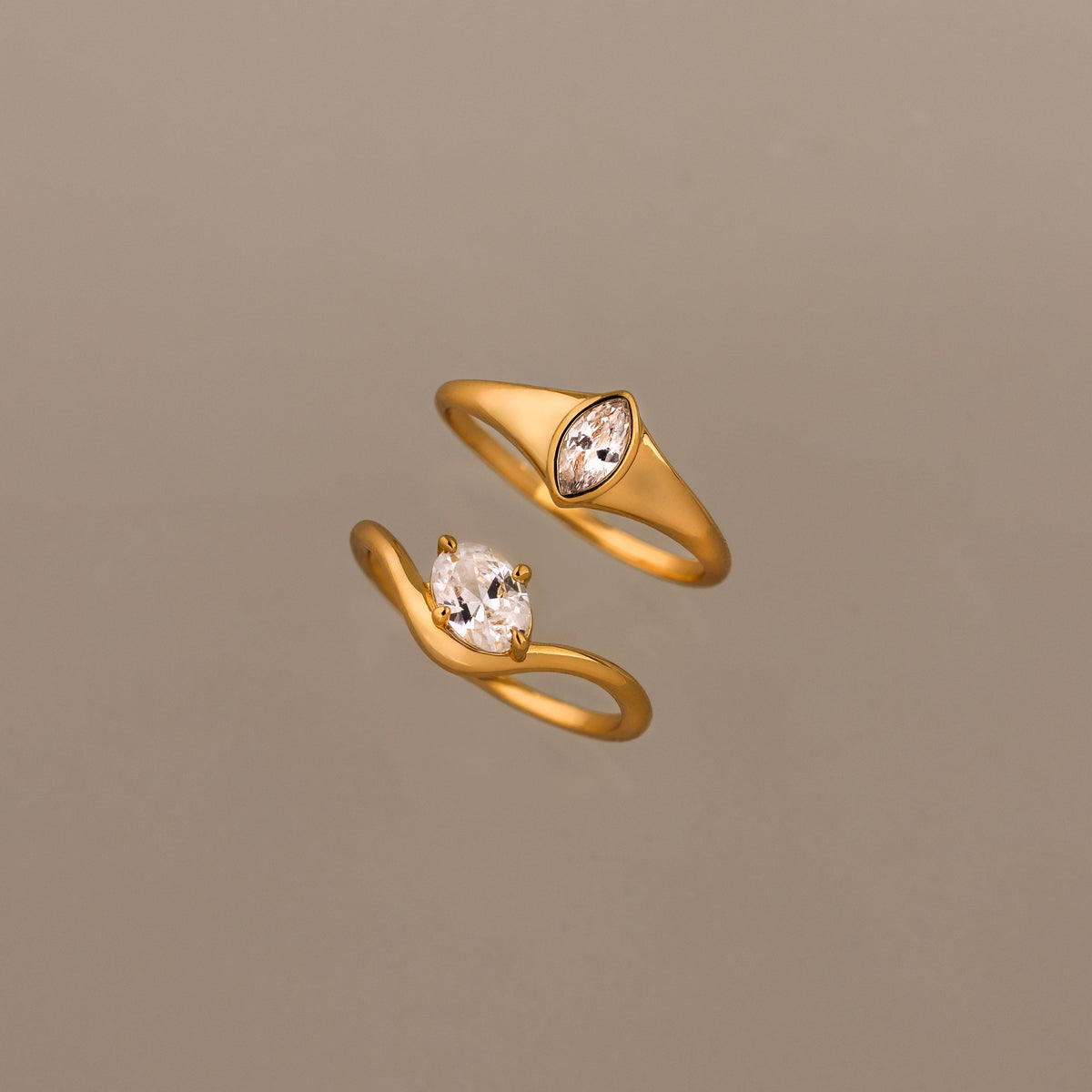Sculptural solitaire ring set