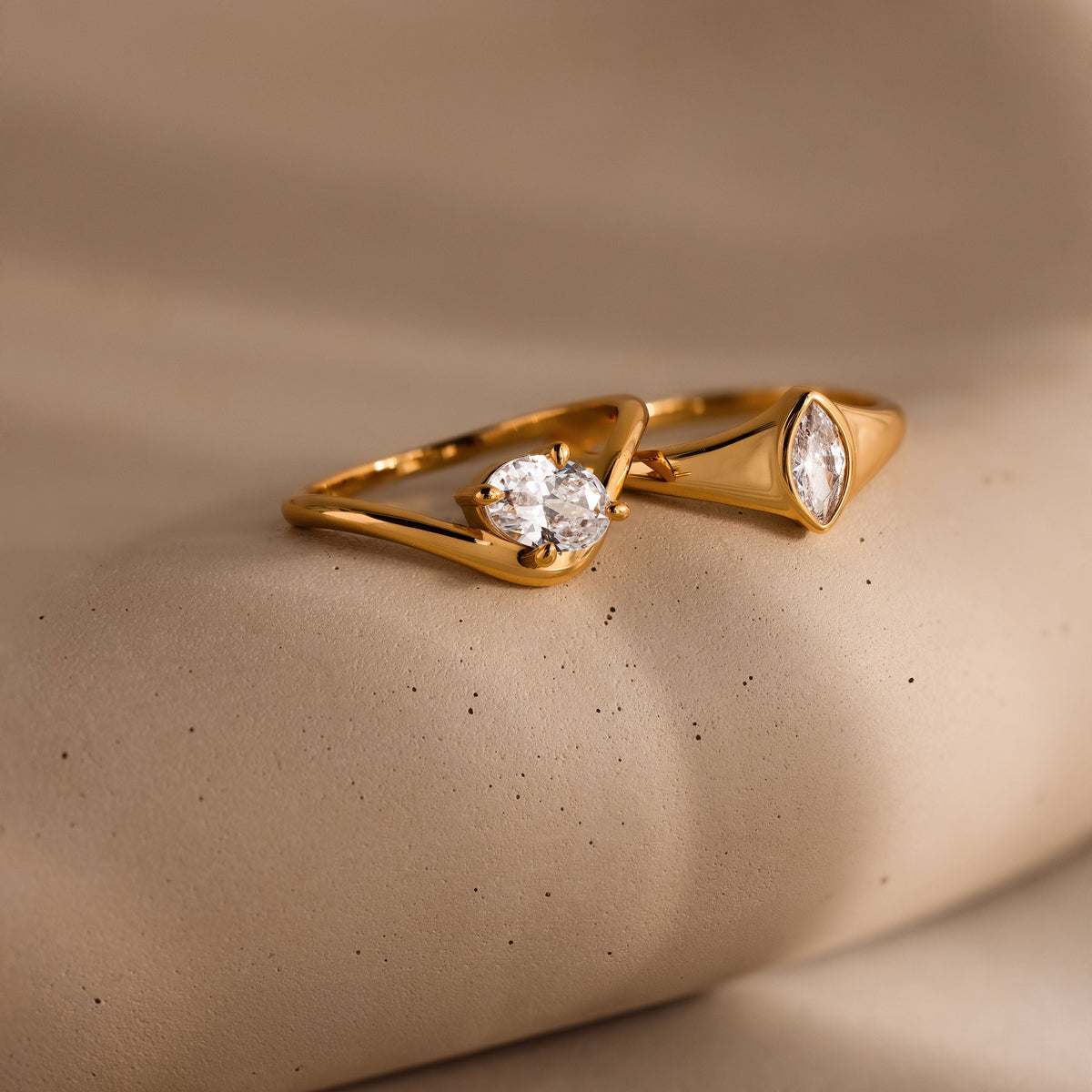Sculptural solitaire ring set