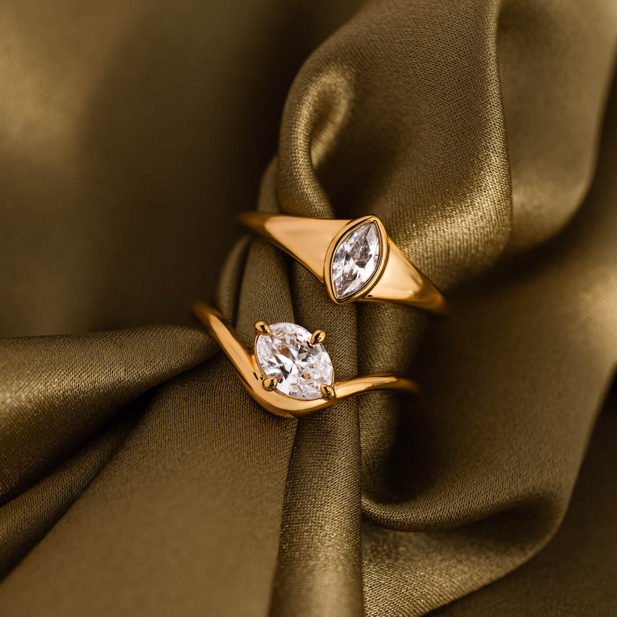 Sculptural solitaire ring set