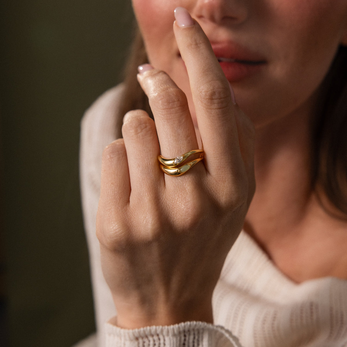 Zen gemstone curve ring