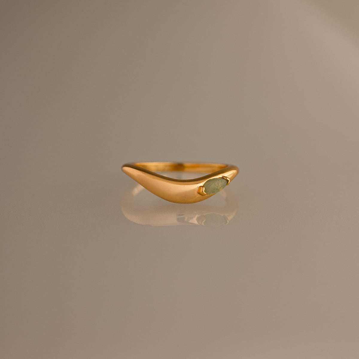 Zen gemstone curve ring