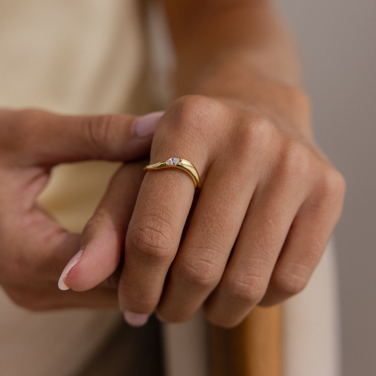 Zen gemstone curve ring