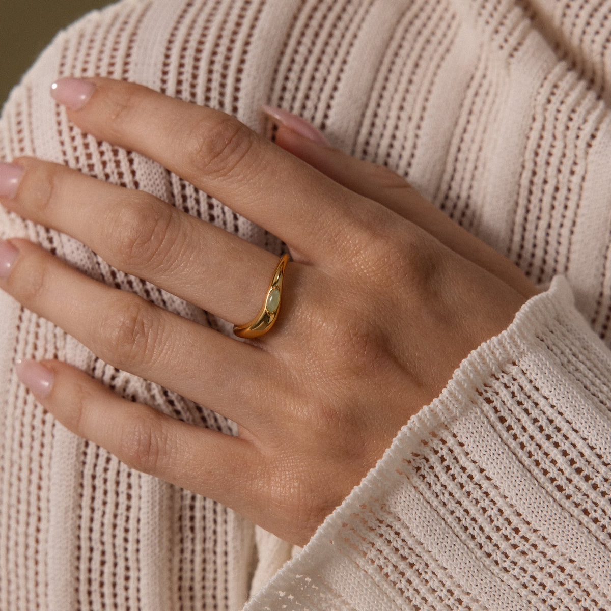 Zen gemstone curve ring