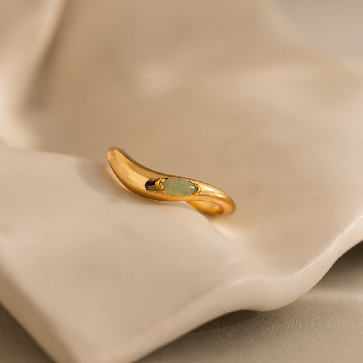Zen gemstone curve ring